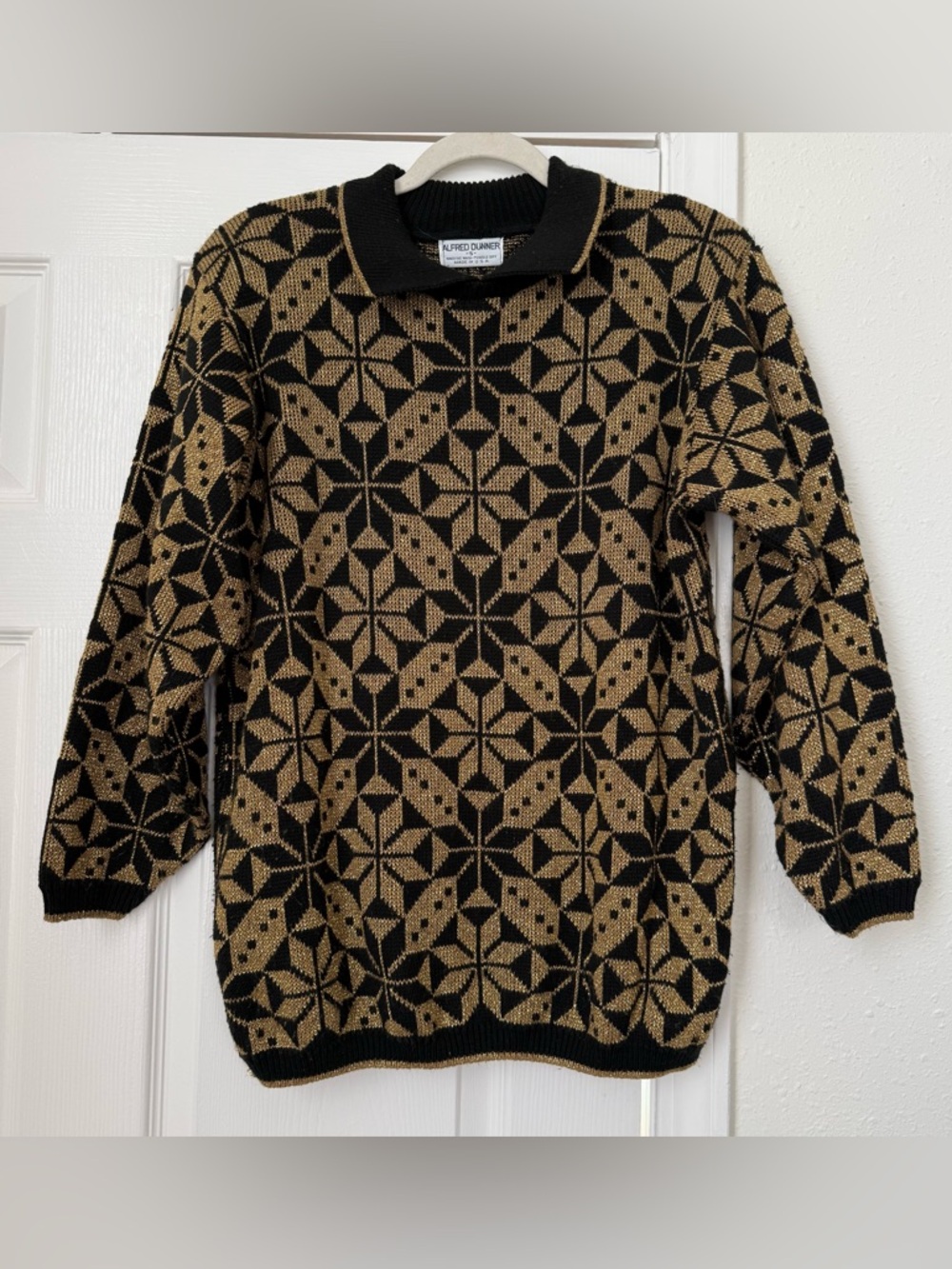 Vintage 1980s black and gold Alfred Dunner snowflake pattern sweater